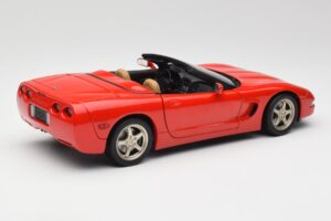 Chevrolet Corvette C5 Kabriolett Punane UT Models 1:18 21006 Metall - pilt 3/8
