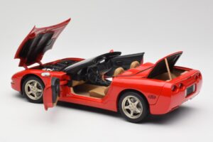 Chevrolet Corvette C5 Kabriolett Punane UT Models 1:18 21006 Metall - pilt 5/8