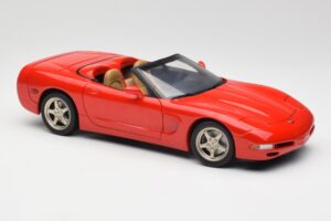Chevrolet Corvette C5 Kabriolett Punane UT Models 1:18 21006 Metall - pilt 6/8