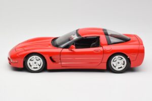Chevrolet Corvette C5 Punane Bburago 1:18 3066 Metall - pilt 4/8