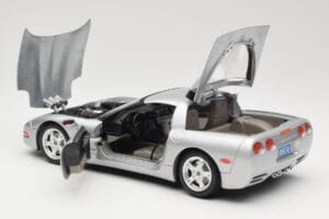 Chevrolet Corvette C5 Hõbedane Bburago 1:18 3056 Metall - pilt 5/8