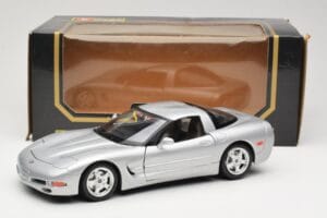 Chevrolet Corvette C5 Hõbedane Bburago 1:18 3056 Metall - pilt 8/8