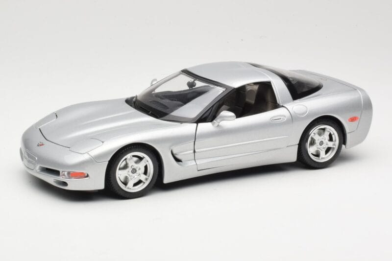 Chevrolet Corvette C5 Hõbedane Bburago 1:18 3056 Metall