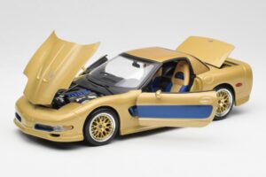 Chevrolet Corvette C5 Guldstrand Signature Edition Kuldne Maisto 1:18 31657 Metall - pilt 2/8