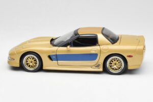 Chevrolet Corvette C5 Guldstrand Signature Edition Kuldne Maisto 1:18 31657 Metall - pilt 4/8