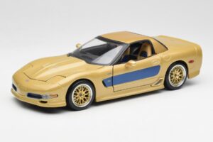 Chevrolet Corvette C5 Guldstrand Signature Edition Kuldne Maisto 1:18 31657 Metall