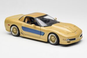 Chevrolet Corvette C5 Guldstrand Signature Edition Kuldne Maisto 1:18 31657 Metall - pilt 6/8