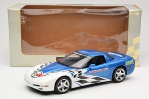Chevrolet Corvette C5 Pace Car Rolex 24 at Daytona 1999 UT Models 1:18 39944 Metall - pilt 8/8