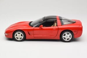 Chevrolet Corvette C5 Targa Punane UT Models 1:18 21001 Metall - pilt 4/8