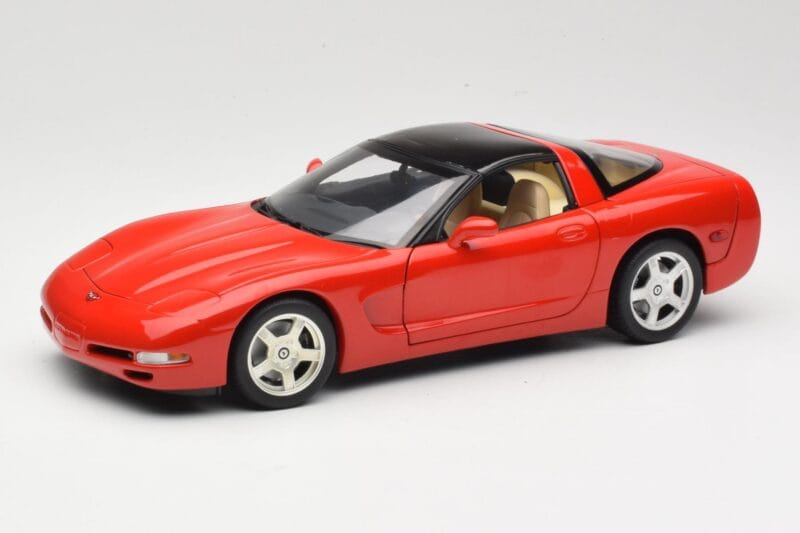 Chevrolet Corvette C5 Targa Punane UT Models 1:18 21001 Metall