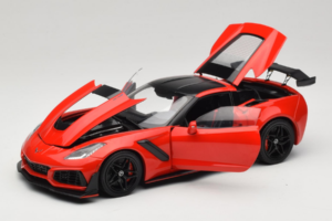 Chevrolet Corvette C7 ZR1 Torch Red IXO 1:18 18RDC243-FO Metall - pilt 2/8
