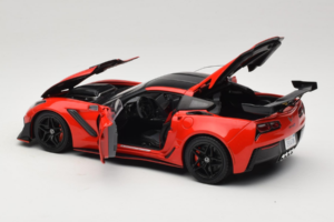 Chevrolet Corvette C7 ZR1 Torch Red IXO 1:18 18RDC243-FO Metall - pilt 5/8