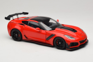 Chevrolet Corvette C7 ZR1 Torch Red IXO 1:18 18RDC243-FO Metall - pilt 6/8