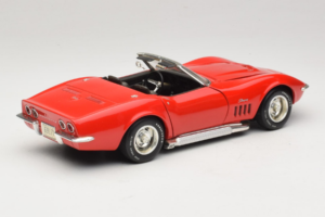 Chevrolet Corvette C3 Kabriolett Punane Revell 1:18 8833-P1 Metall - pilt 3/8
