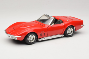 Chevrolet Corvette C3 Kabriolett Punane Revell 1:18 8833-P1 Metall