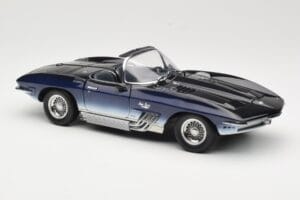 Chevrolet Corvette Mako Shark Tumesinine UT Models 1:18 21061 Metall - pilt 6/8