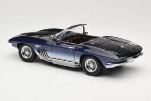Chevrolet Corvette Mako Shark Tumesinine UT Models 1:18 21061 Metall - pilt 7/8