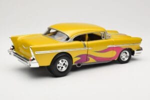 Chevrolet Custom Kollane Leegiga Hot Wheels 1:18 21356 Metall - pilt 3/8