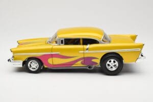 Chevrolet Custom Kollane Leegiga Hot Wheels 1:18 21356 Metall - pilt 4/8
