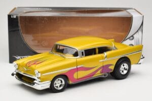 Chevrolet Custom Kollane Leegiga Hot Wheels 1:18 21356 Metall - pilt 8/8