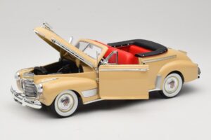 Chevrolet Deluxe Kabriolett Beež Eagle Collectibles 1:18 3022518 Metall - pilt 2/8