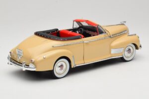 Chevrolet Deluxe Kabriolett Beež Eagle Collectibles 1:18 3022518 Metall - pilt 3/8