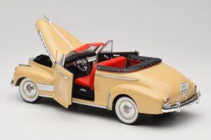 Chevrolet Deluxe Kabriolett Beež Eagle Collectibles 1:18 3022518 Metall - pilt 5/8