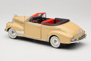 Chevrolet Deluxe Kabriolett Beež Eagle Collectibles 1:18 3022518 Metall - pilt 7/8