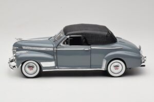 Chevrolet Deluxe Kabriolett Pehme Katusega Hall Eagles Race 1:18 7497276 Metall - pilt 4/8