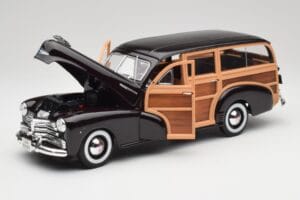 Chevrolet Fleetmaster Woody Must & Wood Panels Maisto 1:18 43697545B Metall - pilt 2/8
