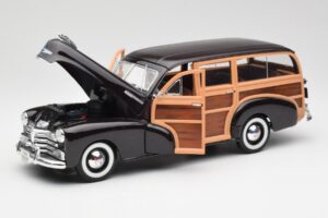 Chevrolet Fleetmaster Woody Pruun Maisto 1:18 36854 Metall - pilt 2/8
