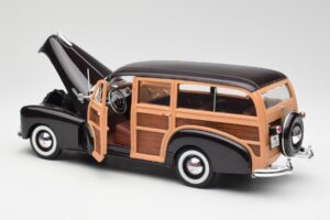 Chevrolet Fleetmaster Woody Pruun Maisto 1:18 36854 Metall - pilt 5/8