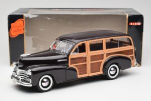 Chevrolet Fleetmaster Woody Pruun Maisto 1:18 36854 Metall - pilt 8/8