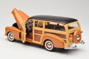 Chevrolet Fleetmaster Woody Kuldne Maisto 1:18 56042 Metall - pilt 5/8