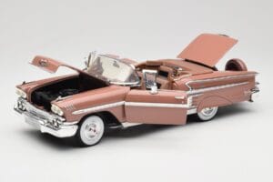 Chevrolet Impala Kabriolett Pruun Motormax 1:18 73112 Metall - pilt 2/8