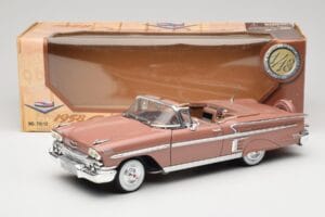 Chevrolet Impala Kabriolett Pruun Motormax 1:18 73112 Metall - pilt 8/8