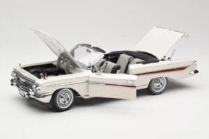 Chevrolet Impala Kabriolett Valge Sun Star 1:18 3405 Metall - pilt 2/8