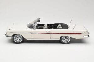 Chevrolet Impala Kabriolett Valge Sun Star 1:18 3405 Metall - pilt 4/8