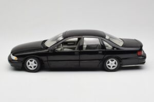 Chevrolet Impala SS Must UT Models 1:18 21031 Metall - pilt 4/8