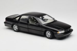 Chevrolet Impala SS Must UT Models 1:18 21031 Metall - pilt 6/8