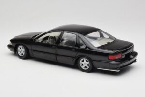 Chevrolet Impala SS Must UT Models 1:18 21031 Metall - pilt 7/8