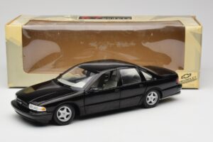 Chevrolet Impala SS Must UT Models 1:18 21031 Metall - pilt 8/8