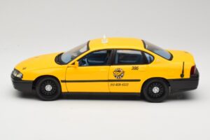 Chevrolet Impala Takso Maisto 1:18 36617 Metall - pilt 4/8
