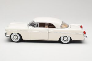 Chrysler 300B Valge Maisto 1:18 531897 Metall - pilt 4/8