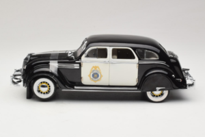 Chrysler Airflow Politseiauto Signature Models 1:18 CCSM01 Metall - pilt 3/6