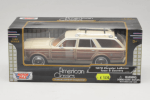 Chrysler LeBaron Town & Country Beež Motormax 1:24 MM7331BG Metall