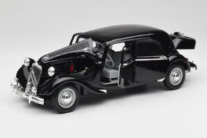 Citroen 15CV 6 Cyl Must Maisto 1:18 31821 Metall - pilt 2/8