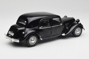 Citroen 15CV 6 Cyl Must Maisto 1:18 31821 Metall - pilt 3/8