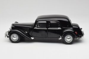 Citroen 15CV 6 Cyl Must Maisto 1:18 31821 Metall - pilt 4/8