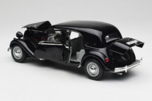 Citroen 15CV 6 Cyl Must Maisto 1:18 31821 Metall - pilt 5/8
